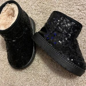 Black sequin winter boots for toddler girl
